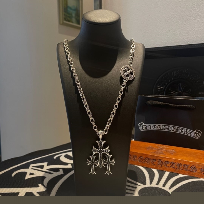 Ch**me He**ts necklaces